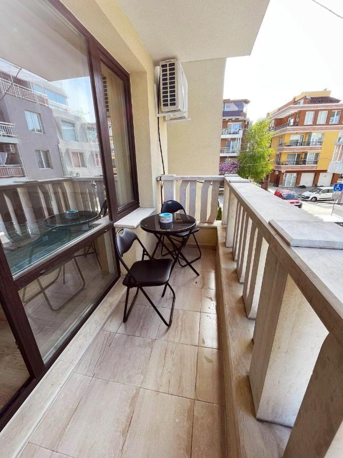 Lovely Studio Apartment On The Beach 부르가스 외부 사진