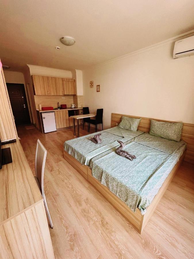 Lovely Studio Apartment On The Beach 부르가스 외부 사진