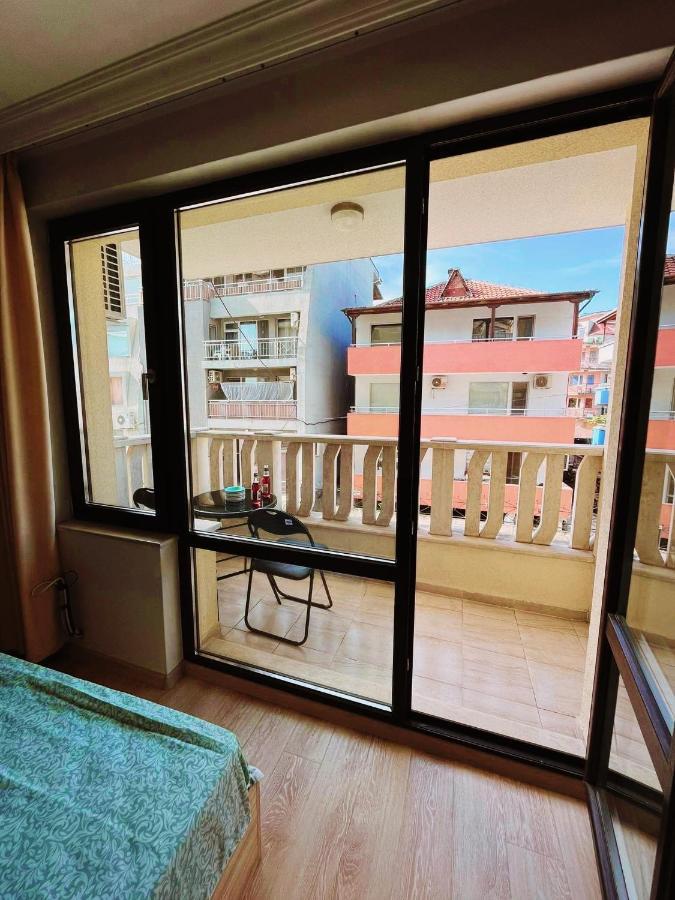 Lovely Studio Apartment On The Beach 부르가스 외부 사진